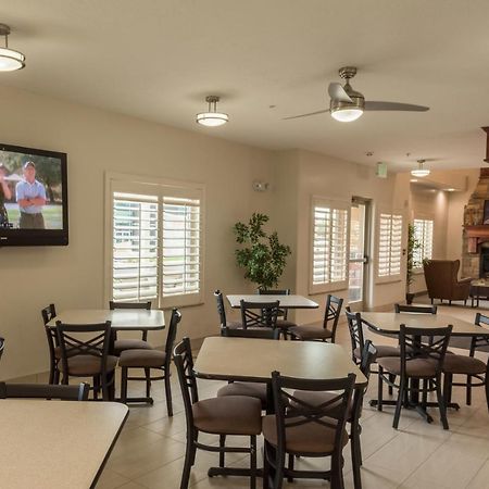 Landmark Inn And Suites 弗纳尔 外观 照片
