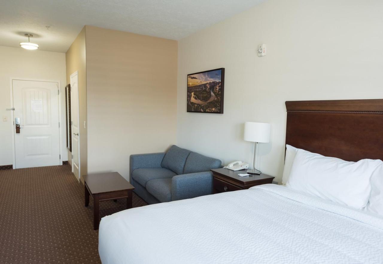 Landmark Inn And Suites 弗纳尔 外观 照片